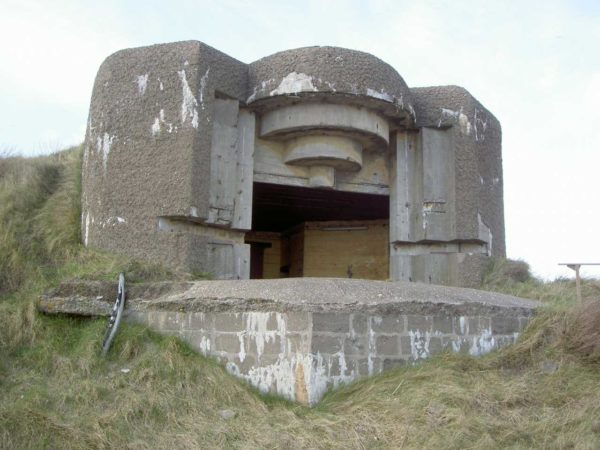 Festung IJmuiden-Bunker-671-Embrasured-emplacement-S.K.