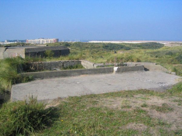 Festung IJmuiden-Shelter-with-gun-emplacement