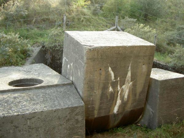 Anti-tank-obstacle-(Walzkörpersperre)