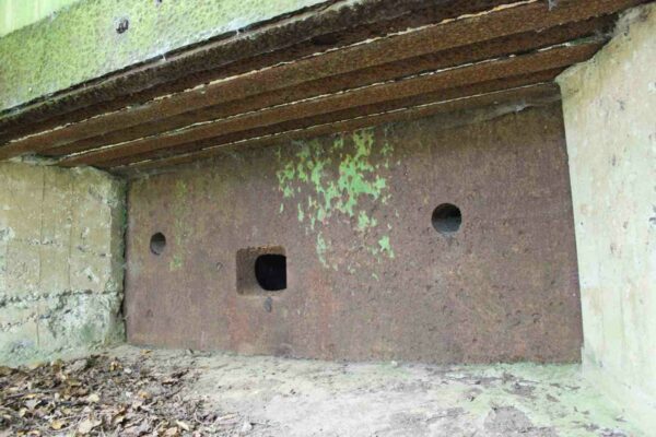 Bunker-515-Machine-gun-casemate-with-forward-apron